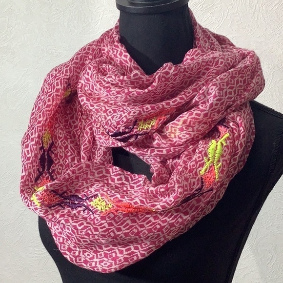 Old Navy - infinity hot pink embroidered pattern scarf - lightweight - Picture 2 of 6